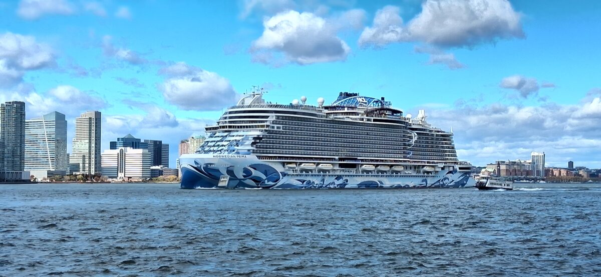 Norwegian Prima cruise ship at sea, a Prima-class sister whose Ocean Boulevard promenade layout Norwegian Aqua extends